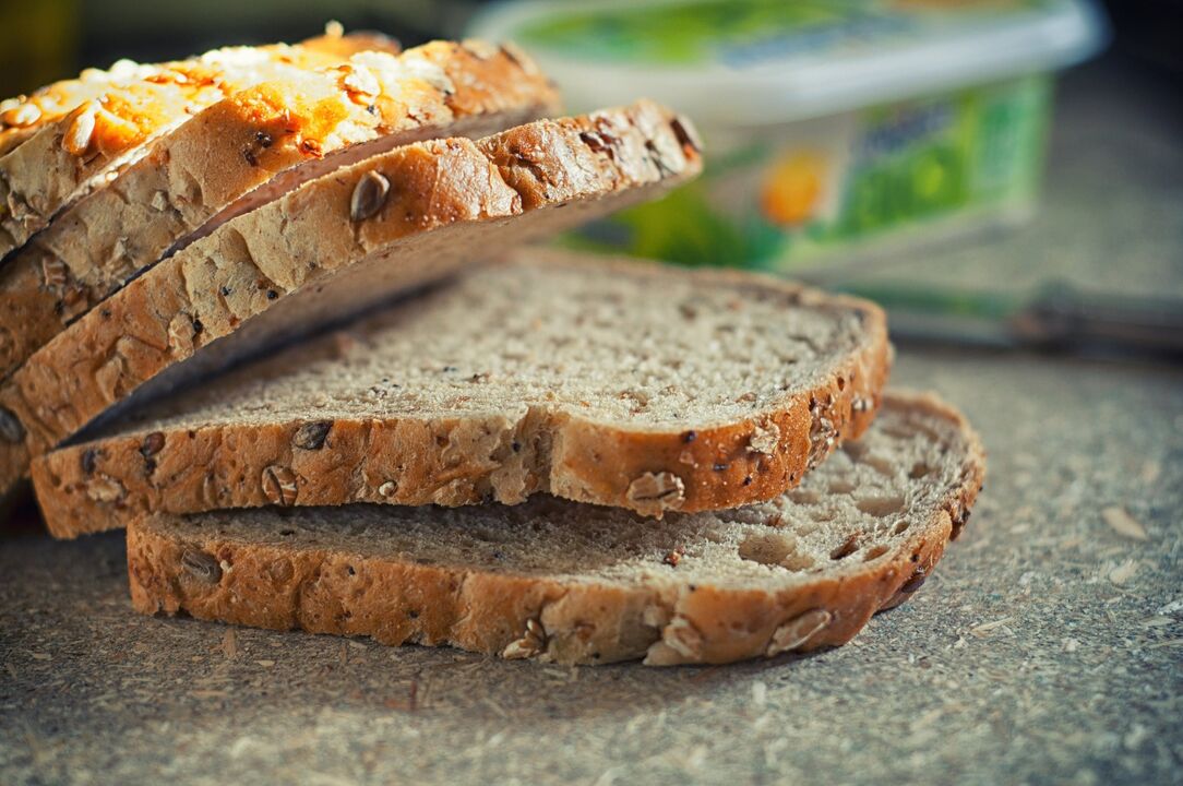 Diét pikeun golongan getih 4 ngamungkinkeun anjeun ngalebetkeun roti gandum dina diet anjeun. 